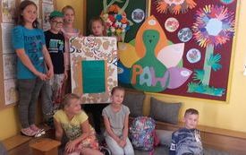 Zuchy przygotowaly plakat na festyn